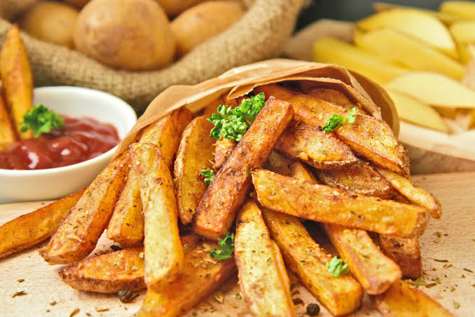 Baharatlı patates (chips)