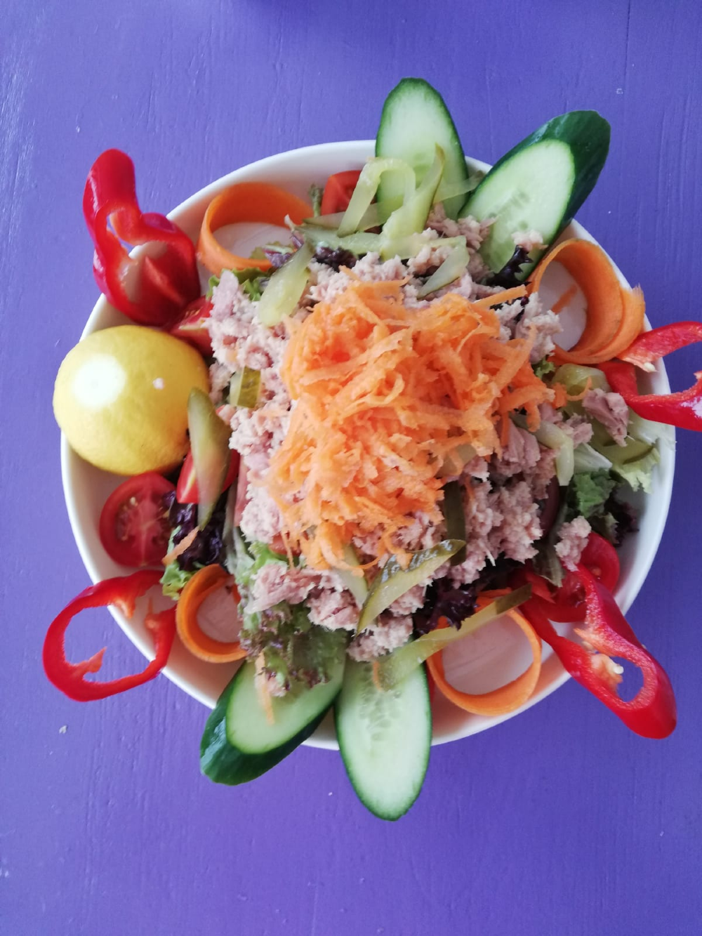 Ton ton salata (tuna salad)