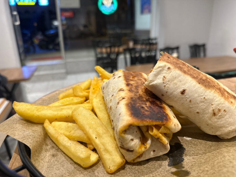 Labne chicken wrap
