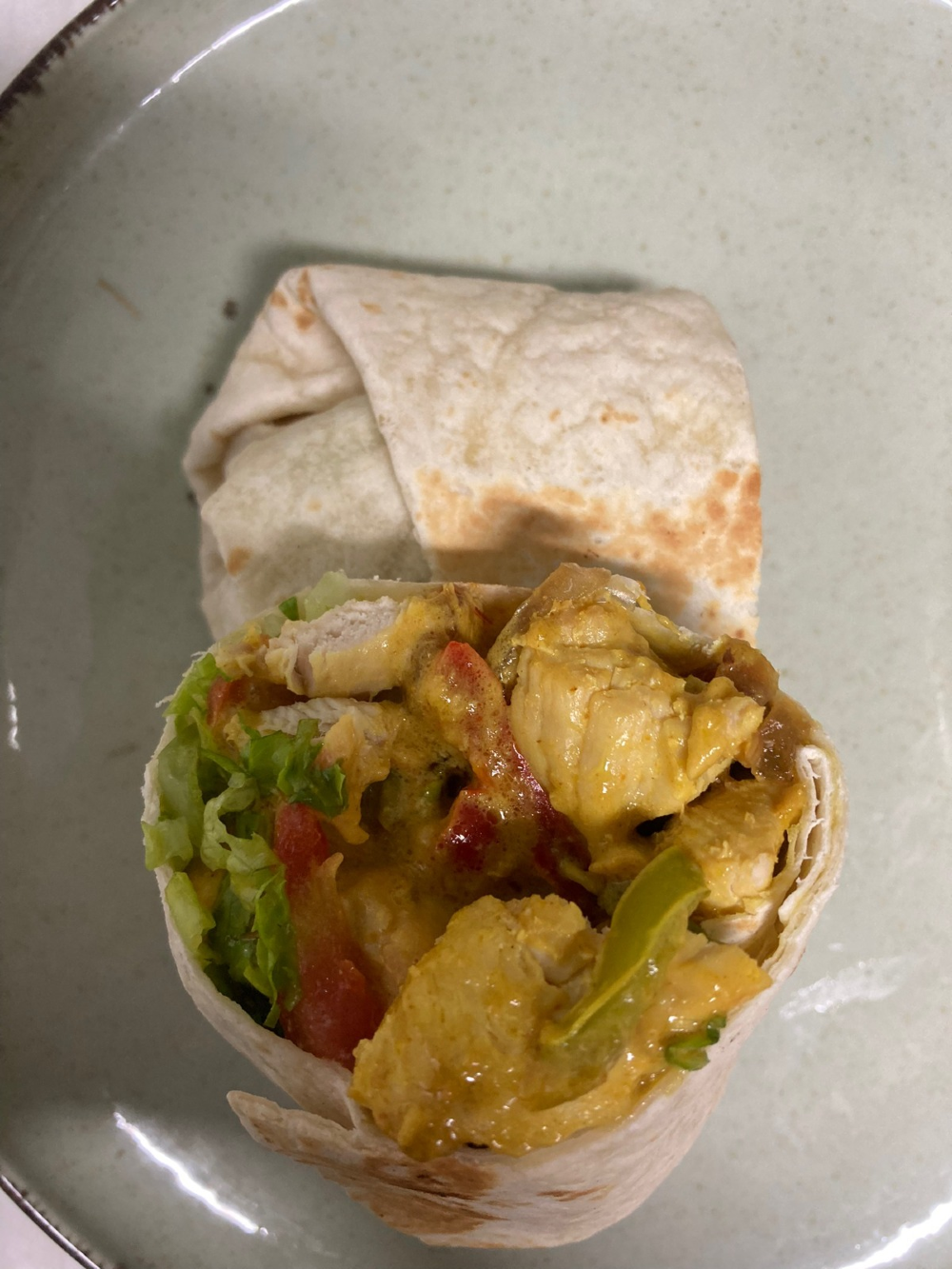 Köri soslu kremalı chicken wrap